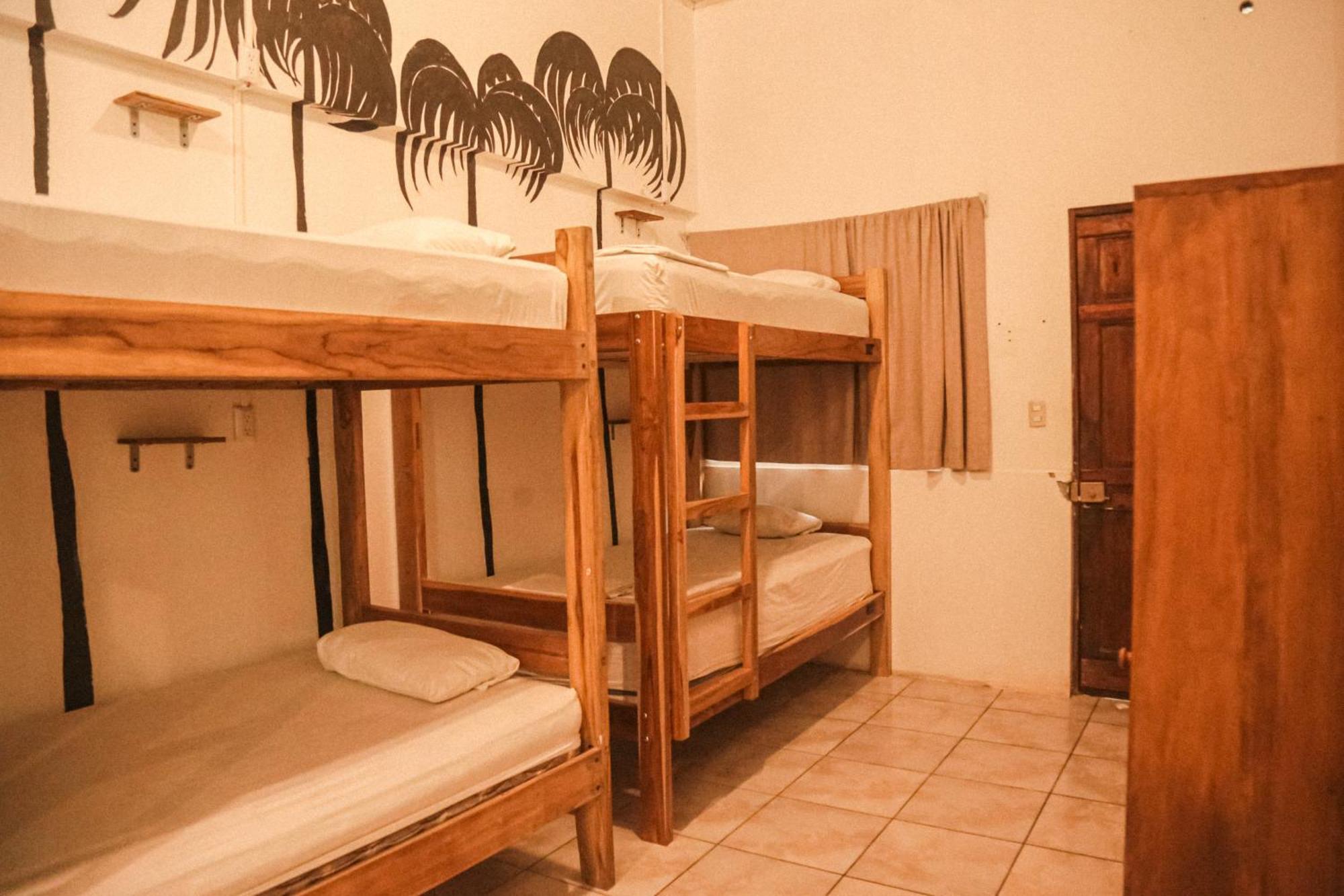Hostel Zeneidas Surf Garden