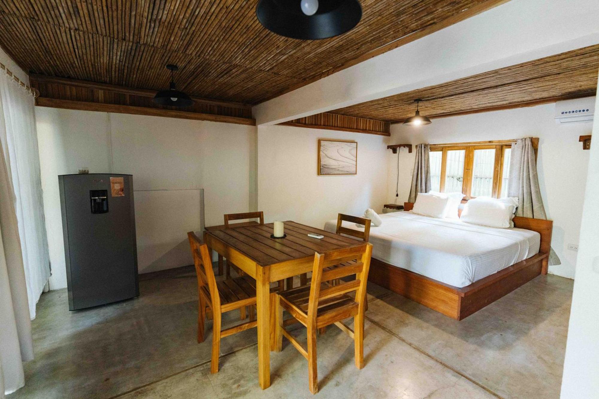 Zeneidas Surf Garden Hostel *