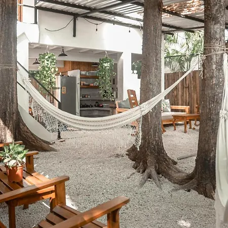 Zeneidas Surf Garden Playa Santa Teresa  Exterior photo