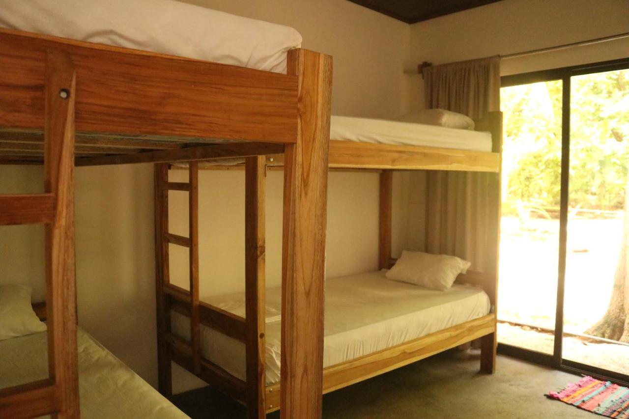 Hostel Zeneidas Surf Garden *
