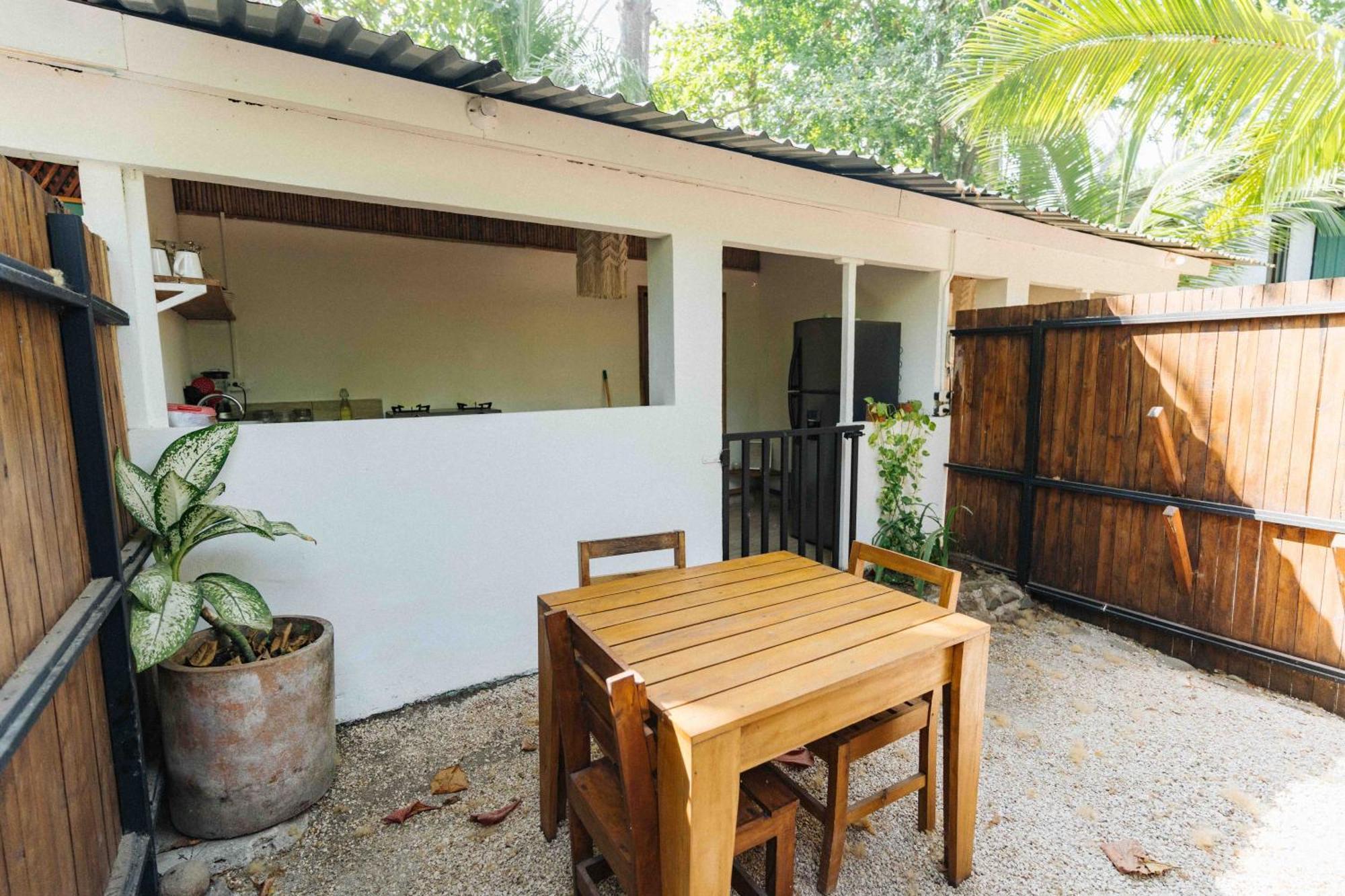 Hostel Zeneidas Surf Garden
