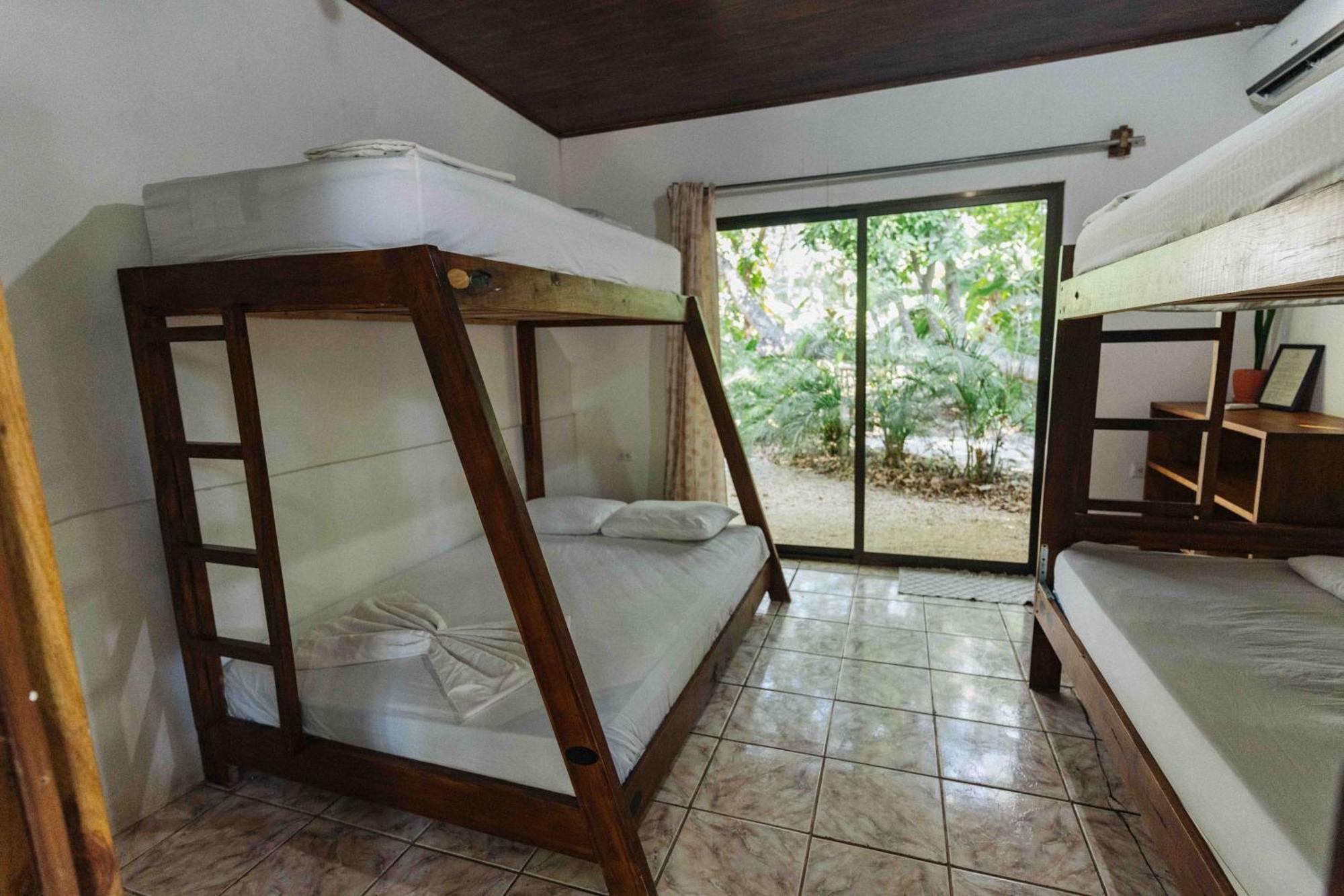Hostel Zeneidas Surf Garden *