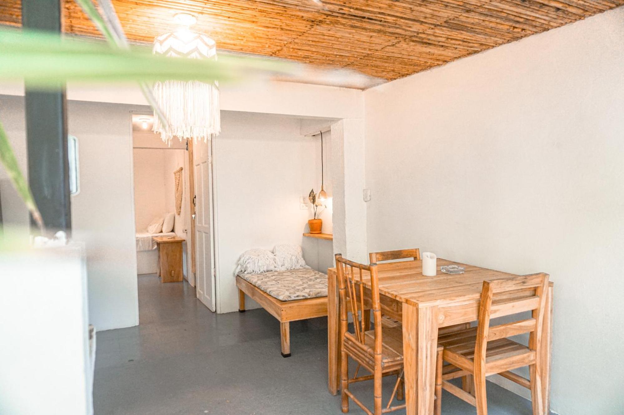 Zeneidas Surf Garden Hostel *